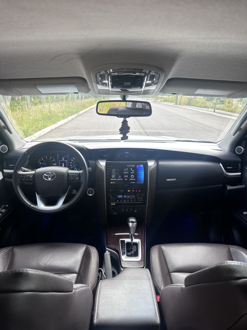 HILUX SW4 2.8 SRX 4X4 7 LUGARES 16V TURBO INTERCOOLER DIESEL 4P AUTOMÁTICO - 2017 - BENTO GONçALVES