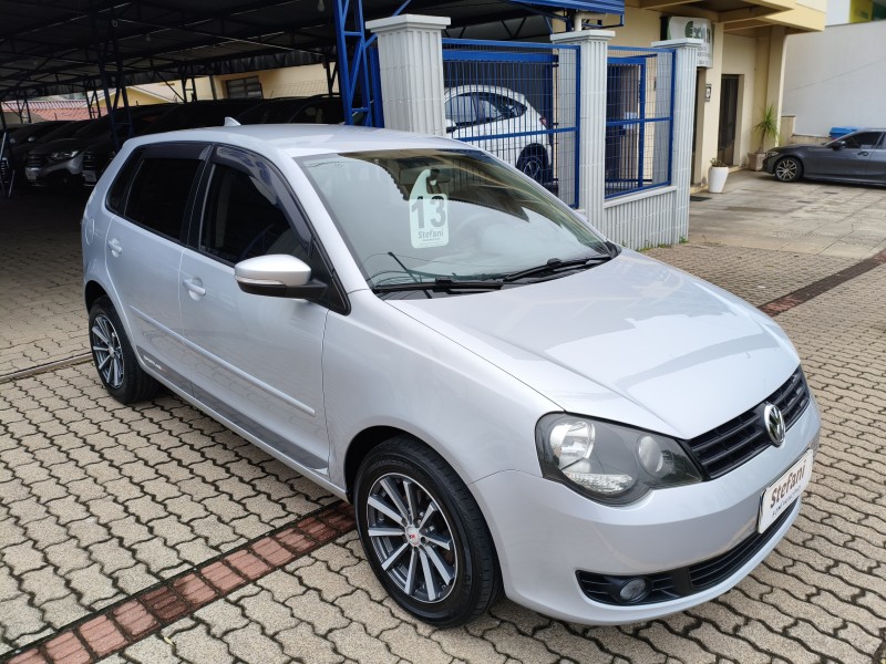 POLO 1.6 MI SPORTLINE 8V FLEX 4P MANUAL - 2013 - BOM PRINCíPIO