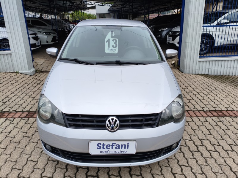 POLO 1.6 MI SPORTLINE 8V FLEX 4P MANUAL - 2013 - BOM PRINCíPIO