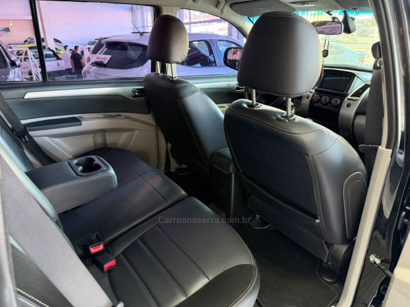 PAJERO 3.2 HPE 4X4 7 LUGARES 16V TURBO INTERCOOLER DIESEL 4P AUTOMÁTICO - 2018 - CAXIAS DO SUL