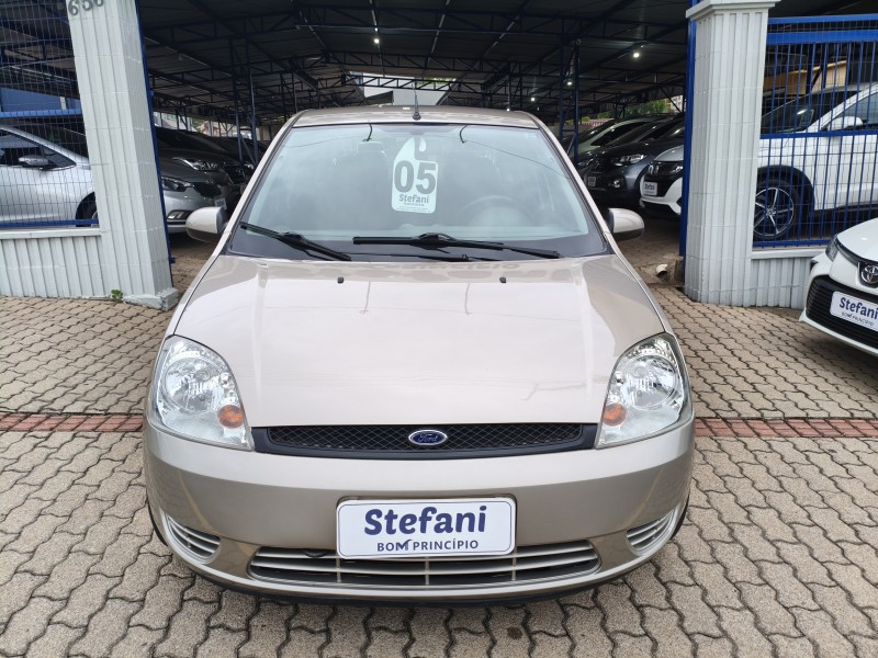 FIESTA 1.6 MPI SEDAN 8V FLEX 4P MANUAL - 2005 - BOM PRINCíPIO