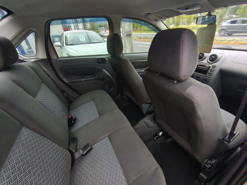 FIESTA 1.6 MPI SEDAN 8V FLEX 4P MANUAL - 2005 - BOM PRINCíPIO