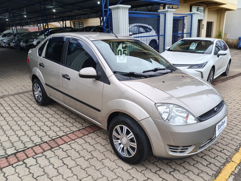 FIESTA 1.6 MPI SEDAN 8V FLEX 4P MANUAL - 2005 - BOM PRINCíPIO