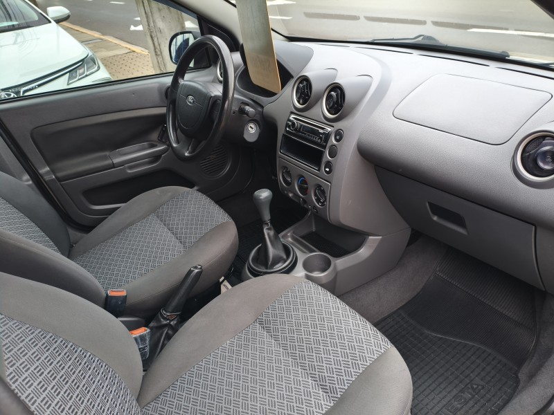 FIESTA 1.6 MPI SEDAN 8V FLEX 4P MANUAL - 2005 - BOM PRINCíPIO