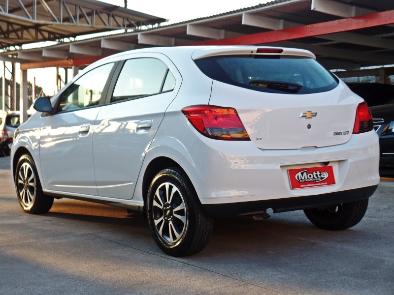 ONIX 1.4 MPFI LTZ 8V FLEX 4P MANUAL - 2016 - CAXIAS DO SUL