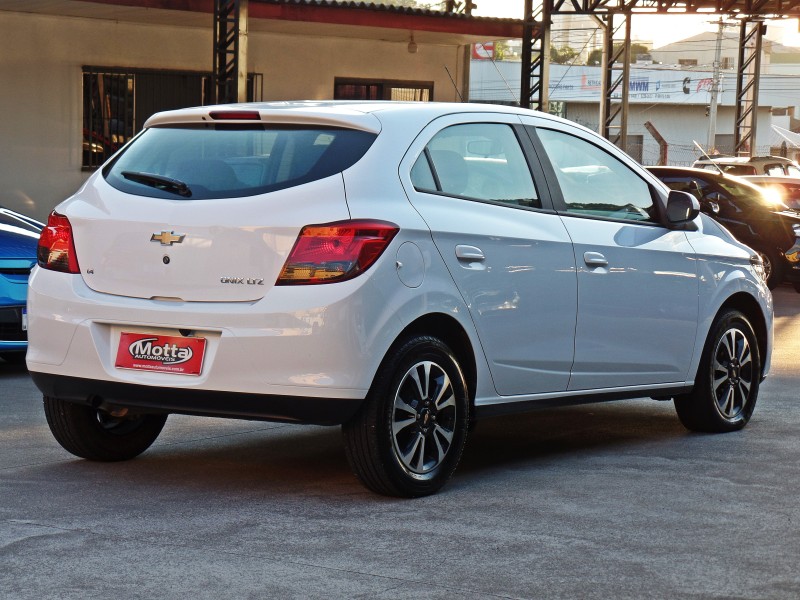 ONIX 1.4 MPFI LTZ 8V FLEX 4P MANUAL - 2016 - CAXIAS DO SUL