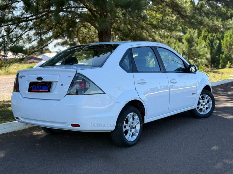 FIESTA 1.6 MPI SEDAN 8V FLEX 4P MANUAL - 2013 - VACARIA