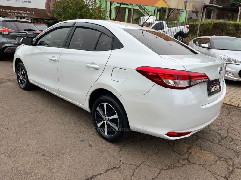 YARIS 1.5 XS SEDAN 16V FLEX 4P AUTOMÁTICO - 2022 - DOIS IRMãOS