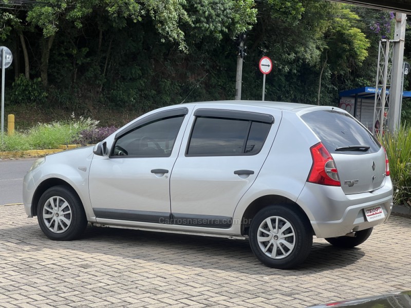 SANDERO 1.0 EXPRESSION 16V FLEX 4P MANUAL - 2011 - CAMPO BOM