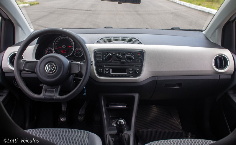 UP 1.0 TSI MOVE UP 12V FLEX 4P MANUAL - 2016 - FARROUPILHA