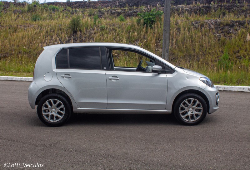 UP 1.0 TSI MOVE UP 12V FLEX 4P MANUAL - 2016 - FARROUPILHA