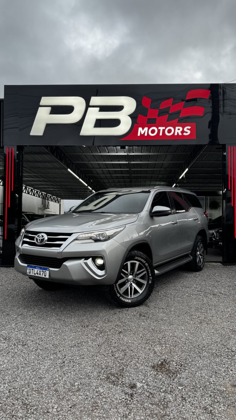 HILUX SW4 2.8 SRX 4X4 7 LUGARES 16V TURBO INTERCOOLER DIESEL 4P AUTOMÁTICO - 2019 - CAXIAS DO SUL