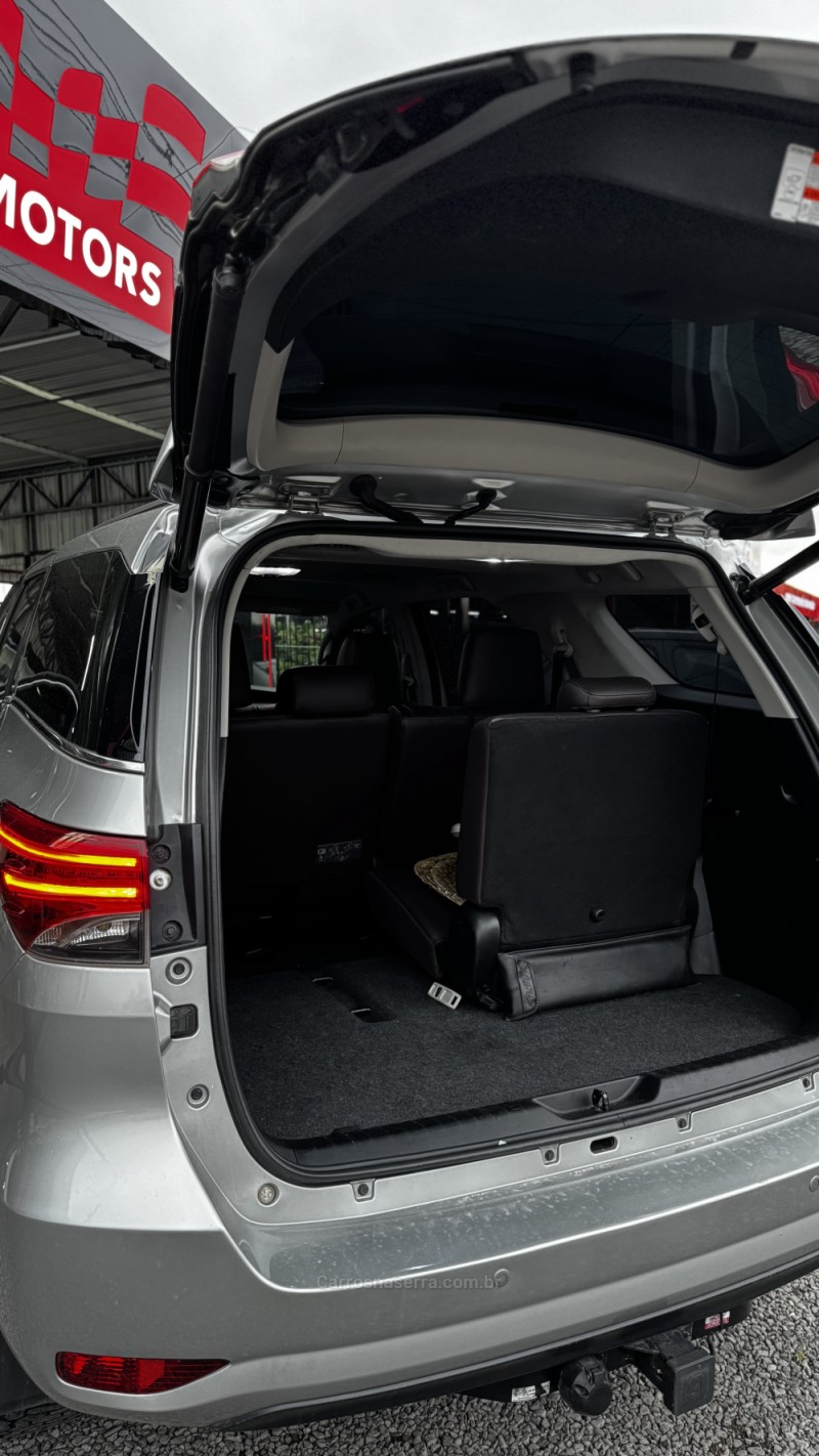 HILUX SW4 2.8 SRX 4X4 7 LUGARES 16V TURBO INTERCOOLER DIESEL 4P AUTOMÁTICO - 2019 - CAXIAS DO SUL