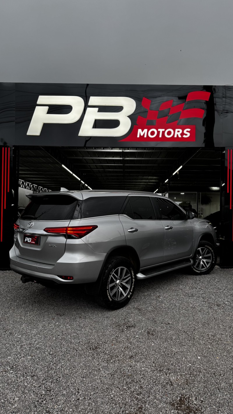 HILUX SW4 2.8 SRX 4X4 7 LUGARES 16V TURBO INTERCOOLER DIESEL 4P AUTOMÁTICO - 2019 - CAXIAS DO SUL