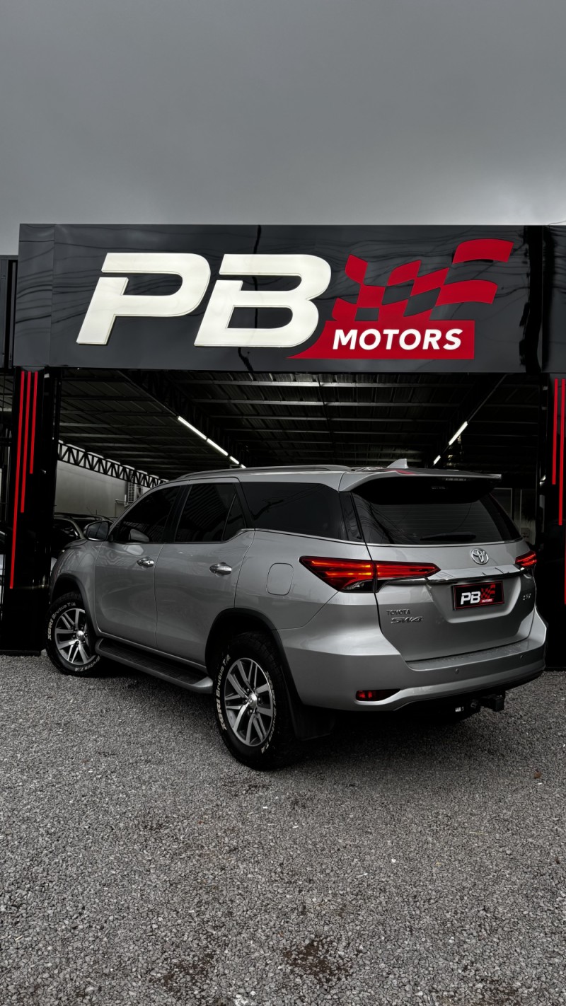 HILUX SW4 2.8 SRX 4X4 7 LUGARES 16V TURBO INTERCOOLER DIESEL 4P AUTOMÁTICO - 2019 - CAXIAS DO SUL