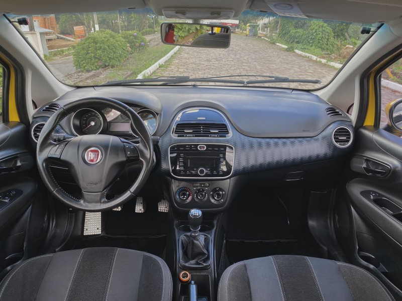 PUNTO 1.8 SPORTING 16V FLEX 4P MANUAL - 2014 - CARLOS BARBOSA