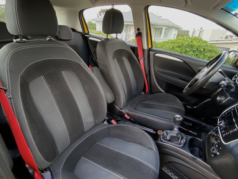 PUNTO 1.8 SPORTING 16V FLEX 4P MANUAL - 2014 - CARLOS BARBOSA