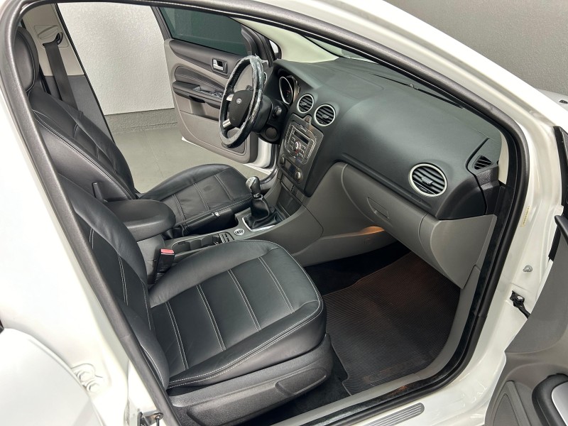 FOCUS 2.0 TITANIUM HATCH 16V FLEX 4P MANUAL - 2013 - CAXIAS DO SUL