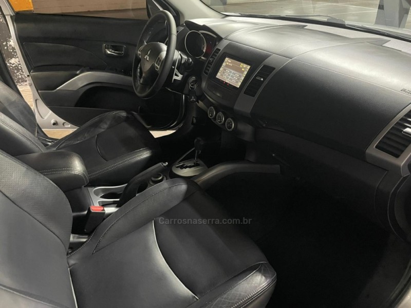 OUTLANDER 3.0 GT 4X4 V6 24V GASOLINA 4P AUTOMÁTICO - 2011 - CAXIAS DO SUL