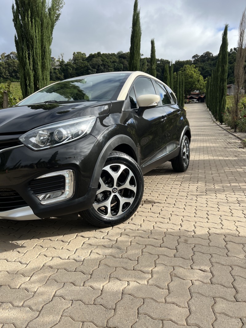CAPTUR 1.6 16V FLEX INTENSE AUTOMÁTICO - 2018 - CAXIAS DO SUL