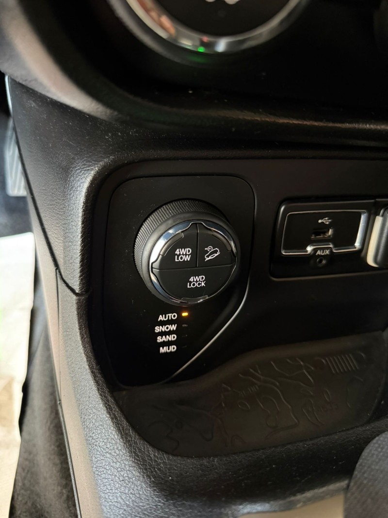 RENEGADE 2.0 16V TURBO DIESEL LONGITUDE 4P 4X4 AUTOMÁTICO - 2016 - CAXIAS DO SUL