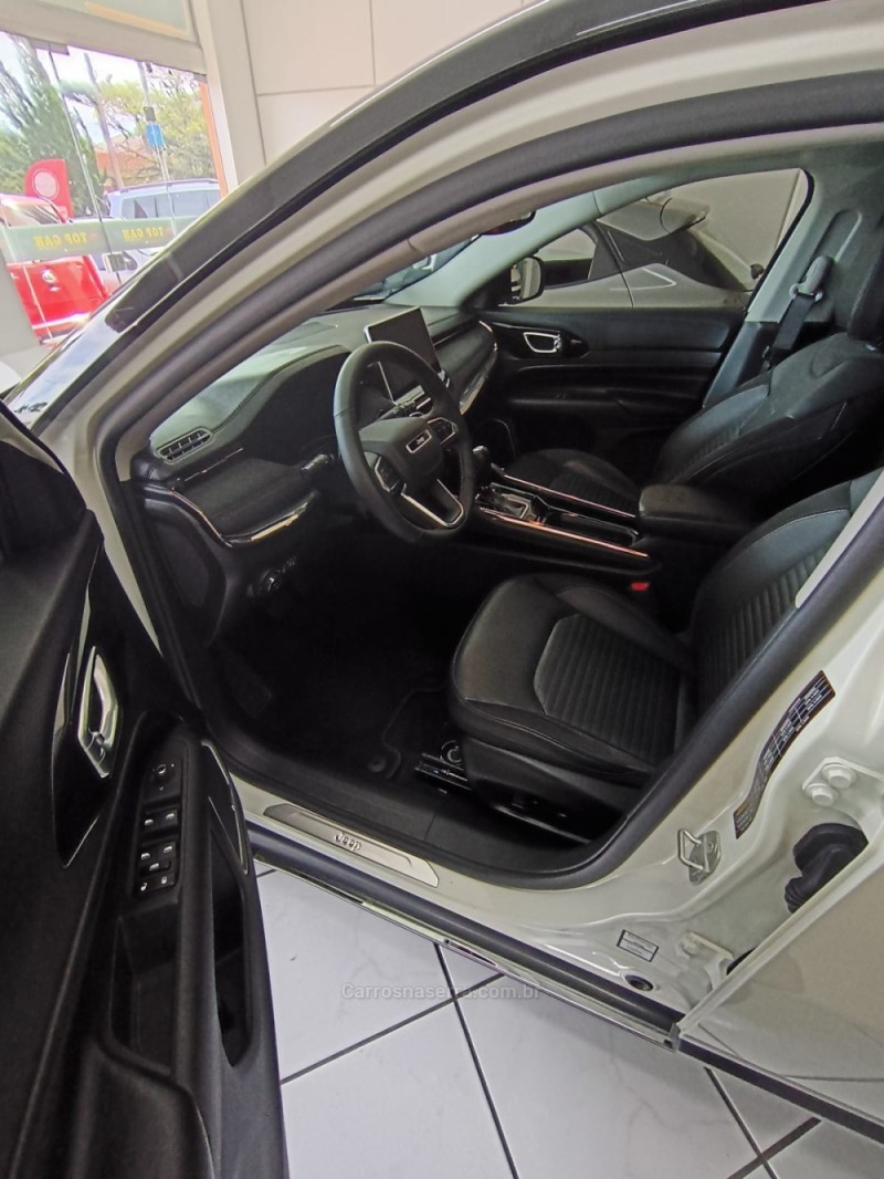 COMMANDER 1.3 LIMITED T270 16V 4X2 TURBO FLEX 4P AUTOMÁTICO - 2025 - NOVA PETRóPOLIS