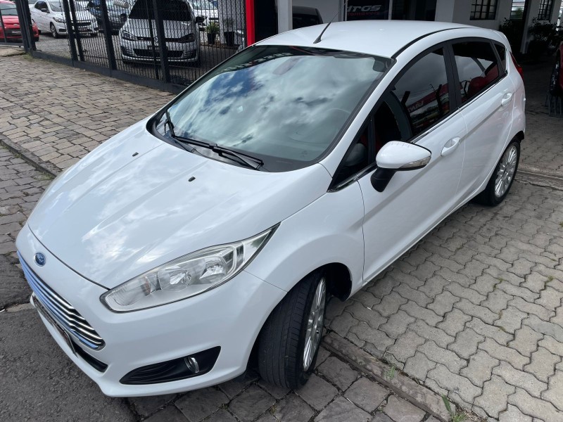 FIESTA 1.6 TITANIUM HATCH 16V FLEX 4P AUTOMÁTICO - 2014 - CAXIAS DO SUL