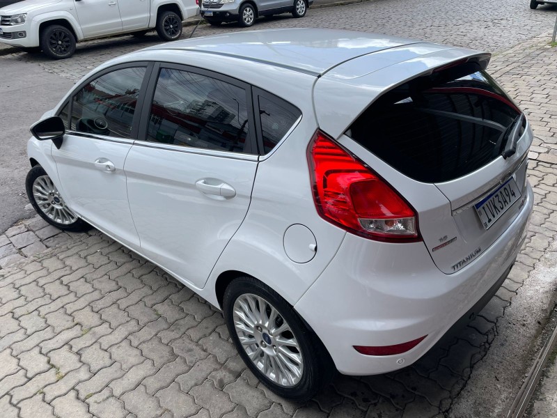 FIESTA 1.6 TITANIUM HATCH 16V FLEX 4P AUTOMÁTICO - 2014 - CAXIAS DO SUL