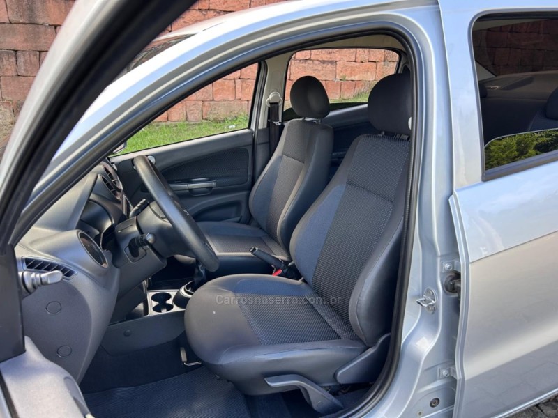 VOYAGE 1.0 MI CITY 8V FLEX 4P MANUAL - 2015 - VENâNCIO AIRES