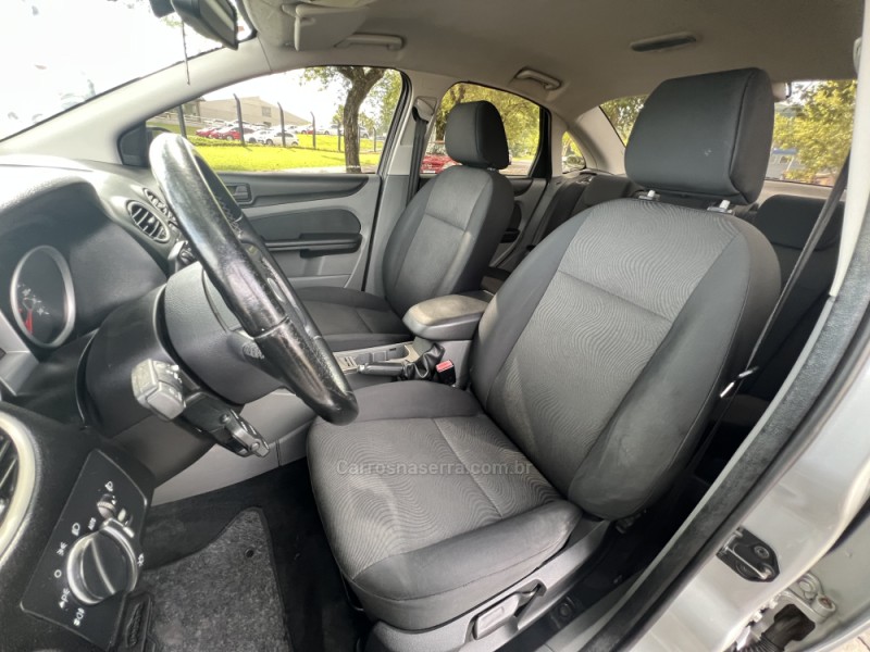 FOCUS 2.0 GHIA SEDAN 16V FLEX 4P MANUAL - 2012 - DOIS IRMãOS