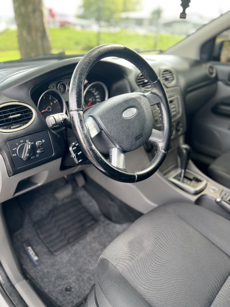 FOCUS 2.0 GHIA SEDAN 16V FLEX 4P MANUAL - 2012 - DOIS IRMãOS