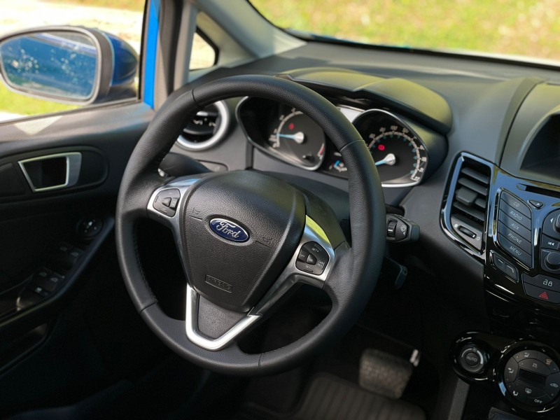 FIESTA 1.6 TITANIUM HATCH 16V FLEX 4P AUTOMÁTICO - 2015 - FARROUPILHA