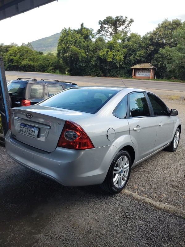 FOCUS 2.0 GLX SEDAN 16V FLEX 4P MANUAL - 2011 - VALE REAL