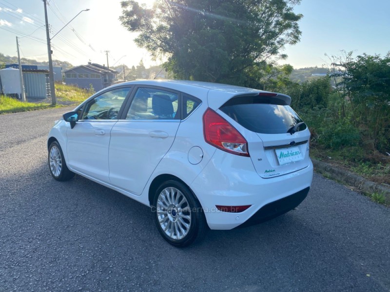 FIESTA 1.6 TITANIUM HATCH 16V FLEX 4P AUTOMÁTICO - 2017 - FLORES DA CUNHA
