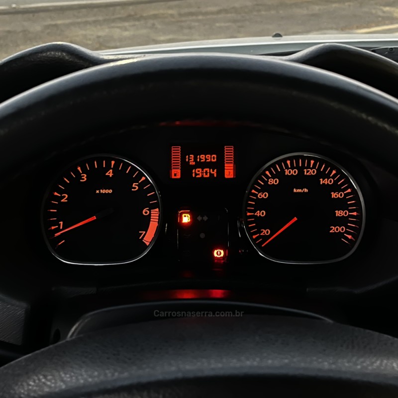 DUSTER 1.6 DYNAMIQUE 4X2 16V FLEX 4P MANUAL - 2014 - VACARIA