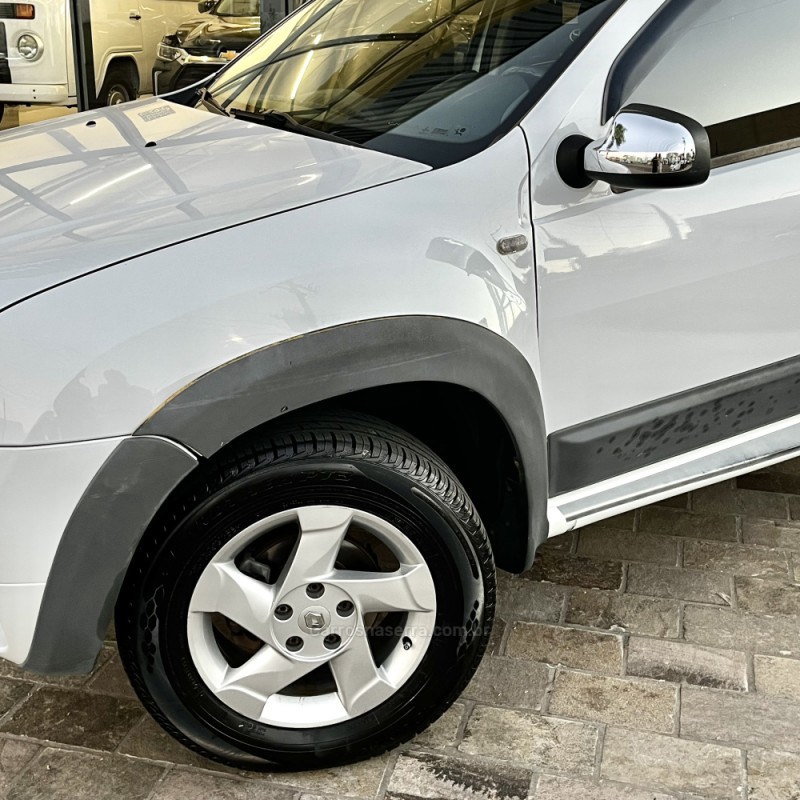 DUSTER 1.6 DYNAMIQUE 4X2 16V FLEX 4P MANUAL - 2014 - VACARIA