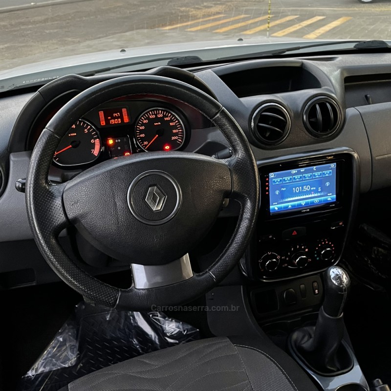 DUSTER 1.6 DYNAMIQUE 4X2 16V FLEX 4P MANUAL - 2014 - VACARIA