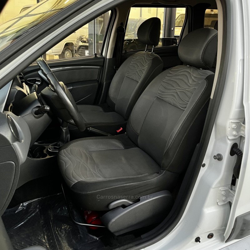 DUSTER 1.6 DYNAMIQUE 4X2 16V FLEX 4P MANUAL - 2014 - VACARIA