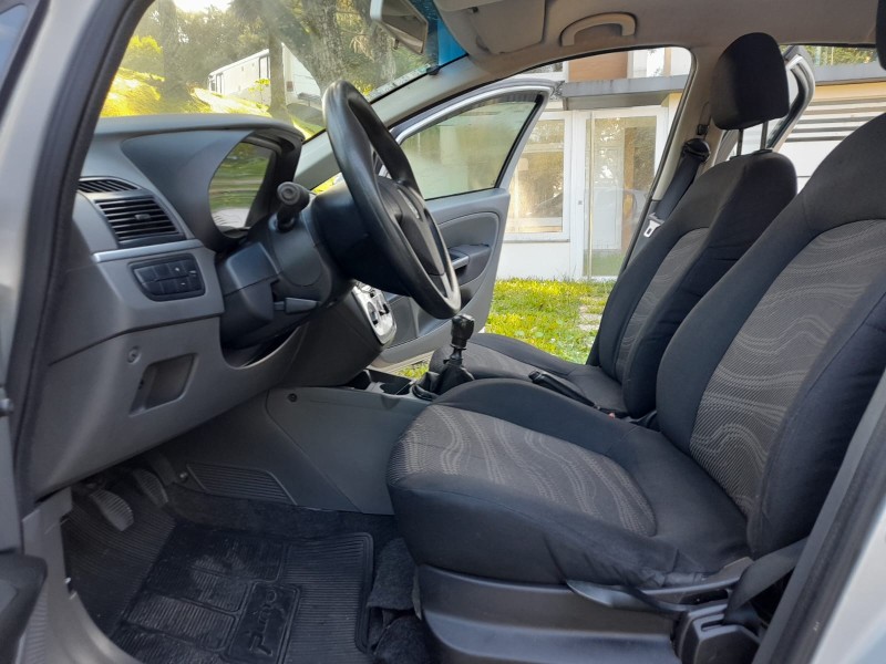 PUNTO 1.4 ATTRACTIVE 8V FLEX 4P MANUAL - 2011 - FARROUPILHA