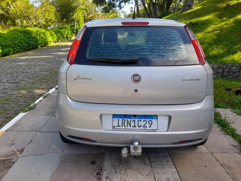 PUNTO 1.4 ATTRACTIVE 8V FLEX 4P MANUAL - 2011 - FARROUPILHA