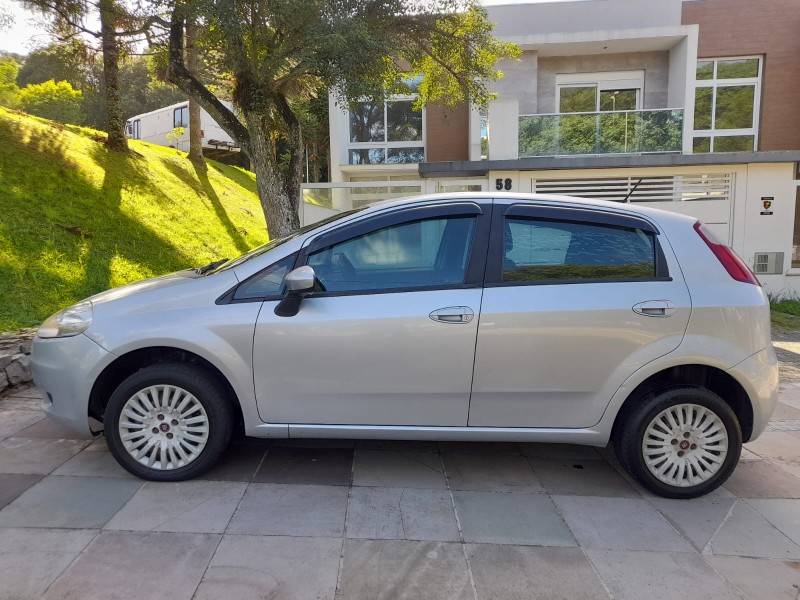 PUNTO 1.4 ATTRACTIVE 8V FLEX 4P MANUAL - 2011 - FARROUPILHA