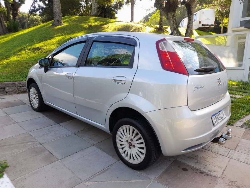 PUNTO 1.4 ATTRACTIVE 8V FLEX 4P MANUAL - 2011 - FARROUPILHA