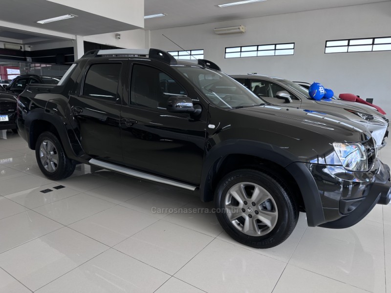 DUSTER OROCH 2.0 16V FLEX DYNAMIQUE AT 4P AUTOMÁTICO - 2017 - CHARQUEADAS