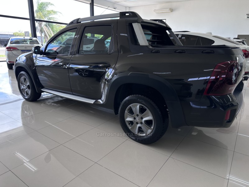 DUSTER OROCH 2.0 16V FLEX DYNAMIQUE AT 4P AUTOMÁTICO - 2017 - CHARQUEADAS