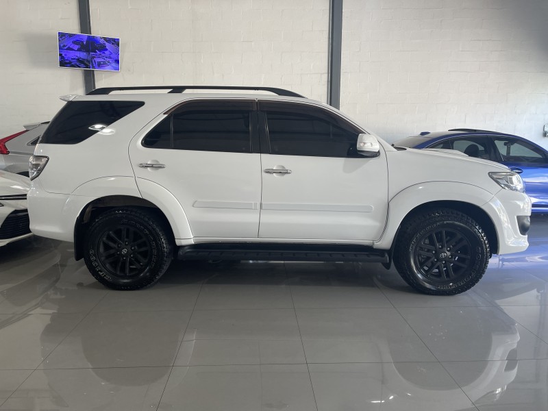 HILUX SW4 3.0 SRV 4X4 7 LUGARES 16V TURBO INTERCOOLER DIESEL 4P AUTOMÁTICO - 2014 - CAXIAS DO SUL