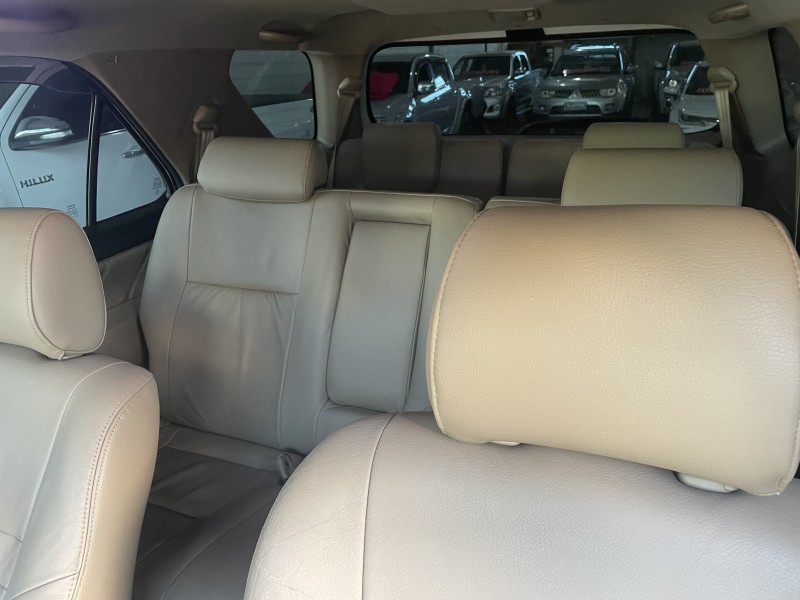 HILUX SW4 3.0 SRV 4X4 7 LUGARES 16V TURBO INTERCOOLER DIESEL 4P AUTOMÁTICO - 2014 - CAXIAS DO SUL