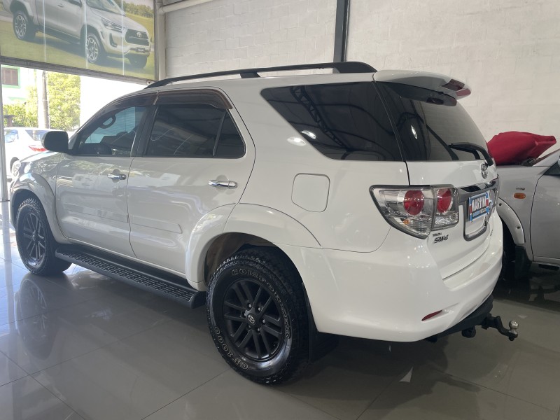 HILUX SW4 3.0 SRV 4X4 7 LUGARES 16V TURBO INTERCOOLER DIESEL 4P AUTOMÁTICO - 2014 - CAXIAS DO SUL