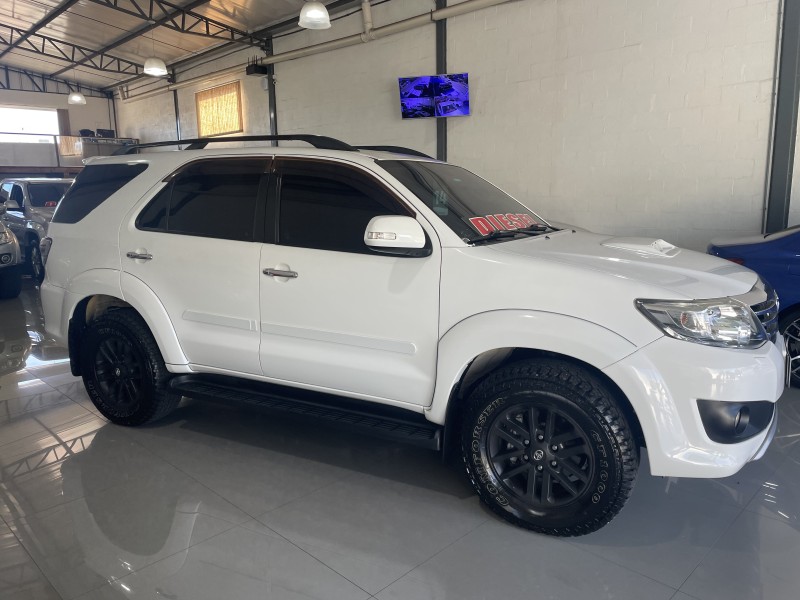 HILUX SW4 3.0 SRV 4X4 7 LUGARES 16V TURBO INTERCOOLER DIESEL 4P AUTOMÁTICO - 2014 - CAXIAS DO SUL