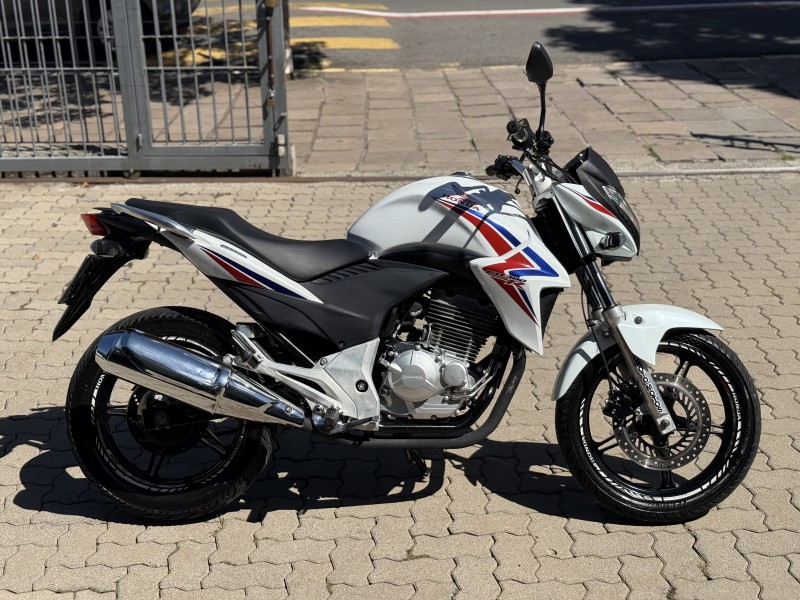 CB 300R  - 2014 - BENTO GONçALVES