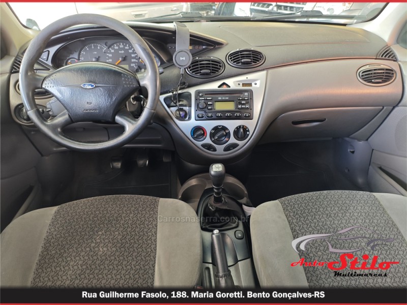 FOCUS 2.0 GHIA 16V GASOLINA 4P MANUAL - 2002 - BENTO GONçALVES